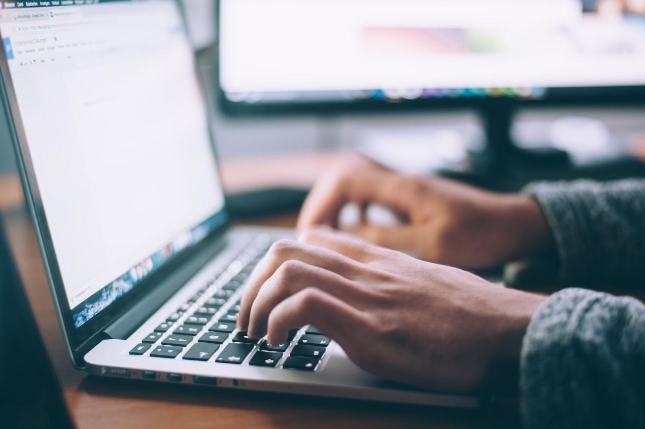 How to start creating content -- Photo by Glenn Carstens-Peters - Unsplash
